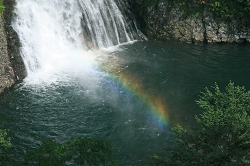 法体の滝と虹